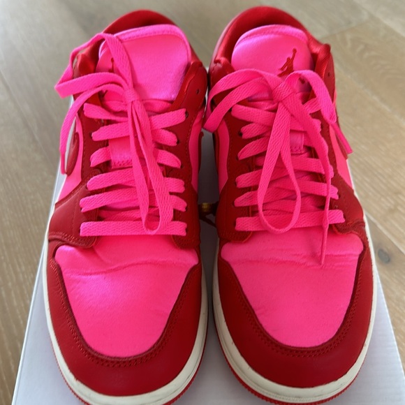 Nike Air Jordan 1 Low women’s - Picture 2 of 6